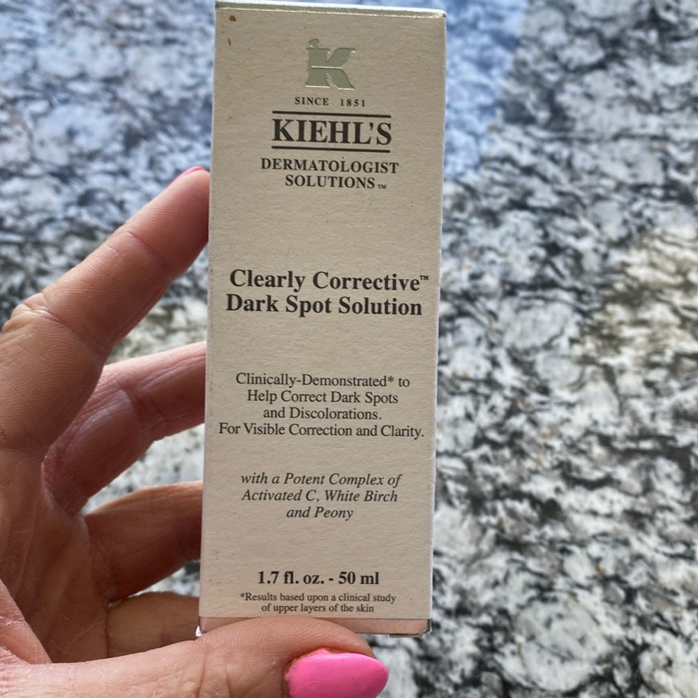Kiehls clearly corrective dark spot solution